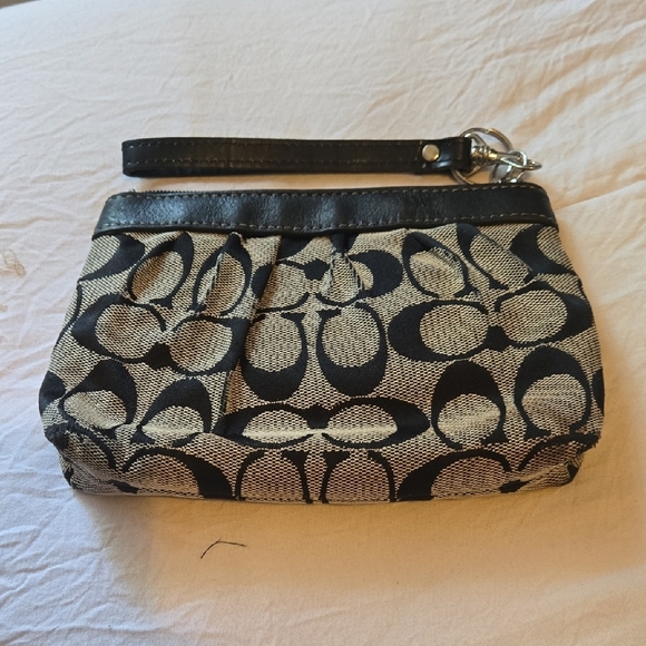 Coach Handbags - Vintage Coach Black and Cream Signature Wristlet